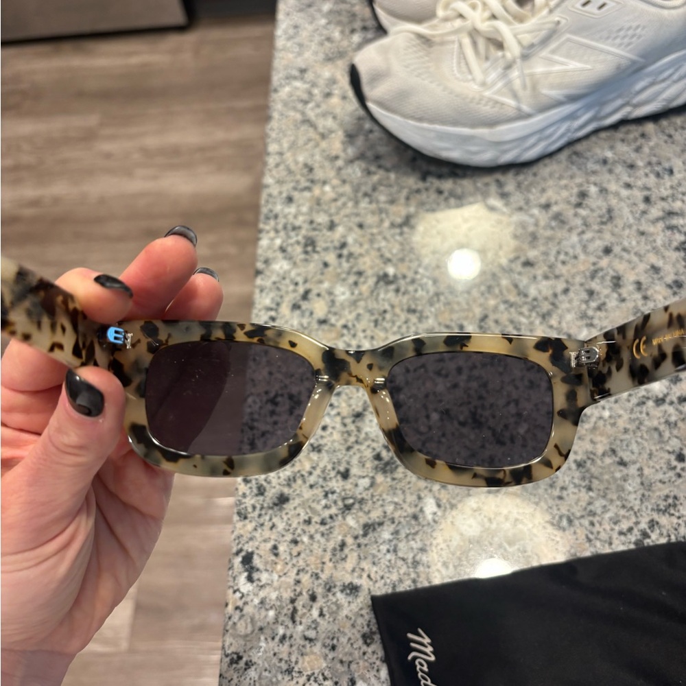 Madewell Tortoiseshell Rectangular Sunglasses W/ … - image 3